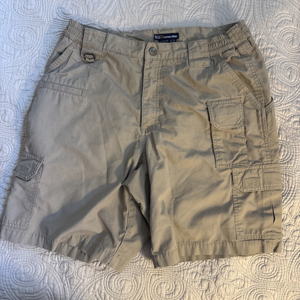 5.11 Tactical Series Shorts Men's 32 Khaki EUC